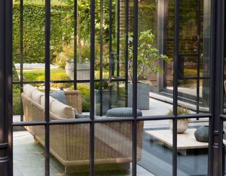 tuinset-in-veranda-buitenzicht-bruin-grijs