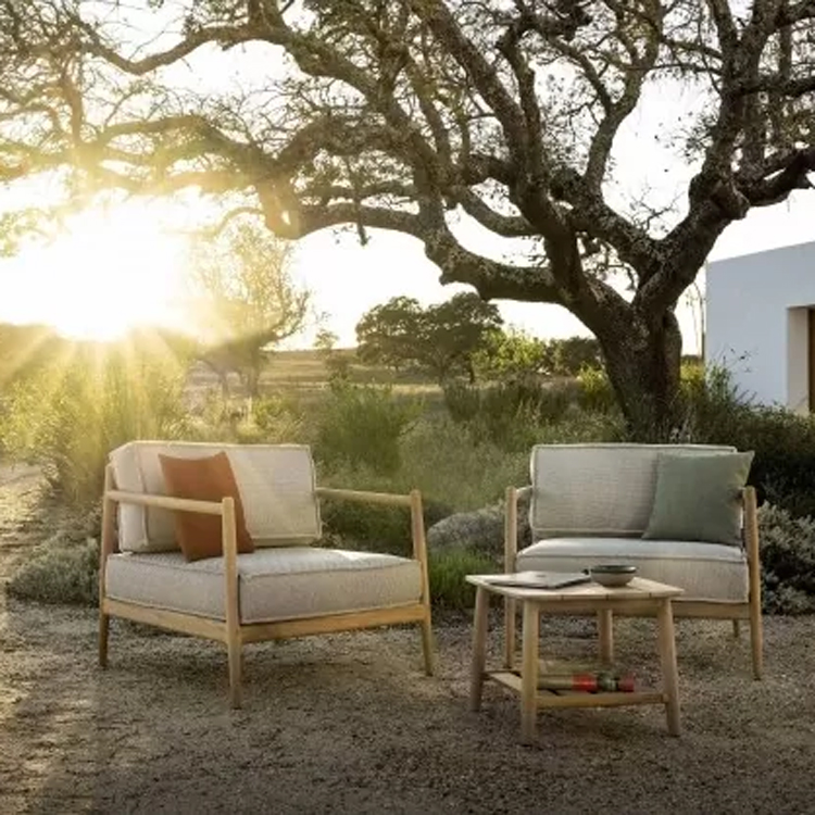 jardinico noa loungestoel in groene omgeving laaghangende zon