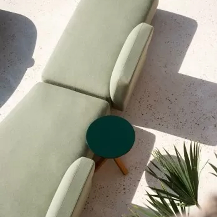 groene loungeset kussens met groen tafeltje bovenzijde closeup