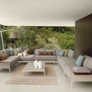 ensemble de salon rayn beige avec coussins et table vue de face