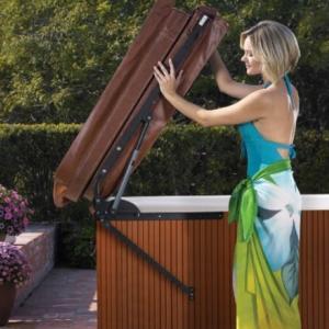 mevrouw opent jacuzzi