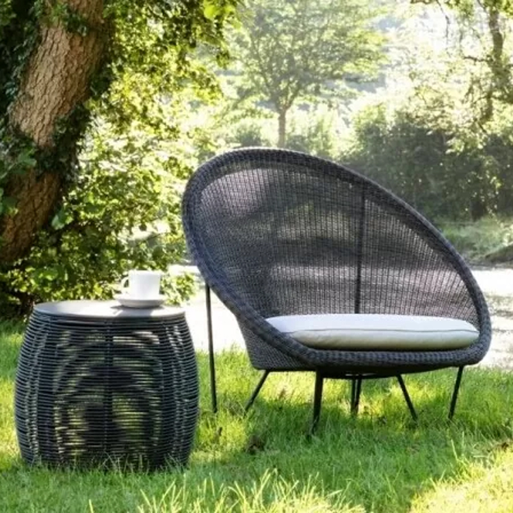 table d'appoint avec chaise
